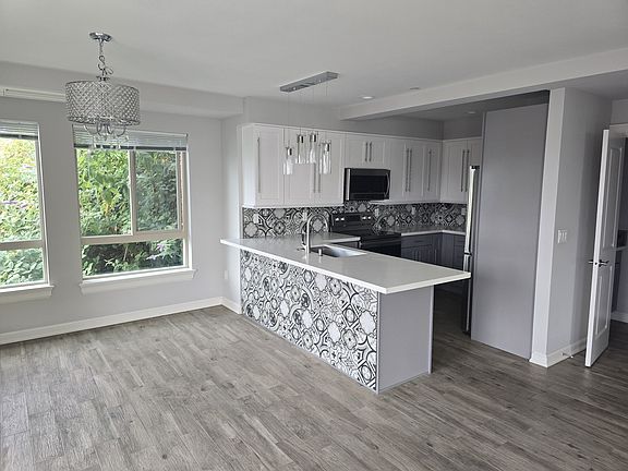 kitchen and dinnig area