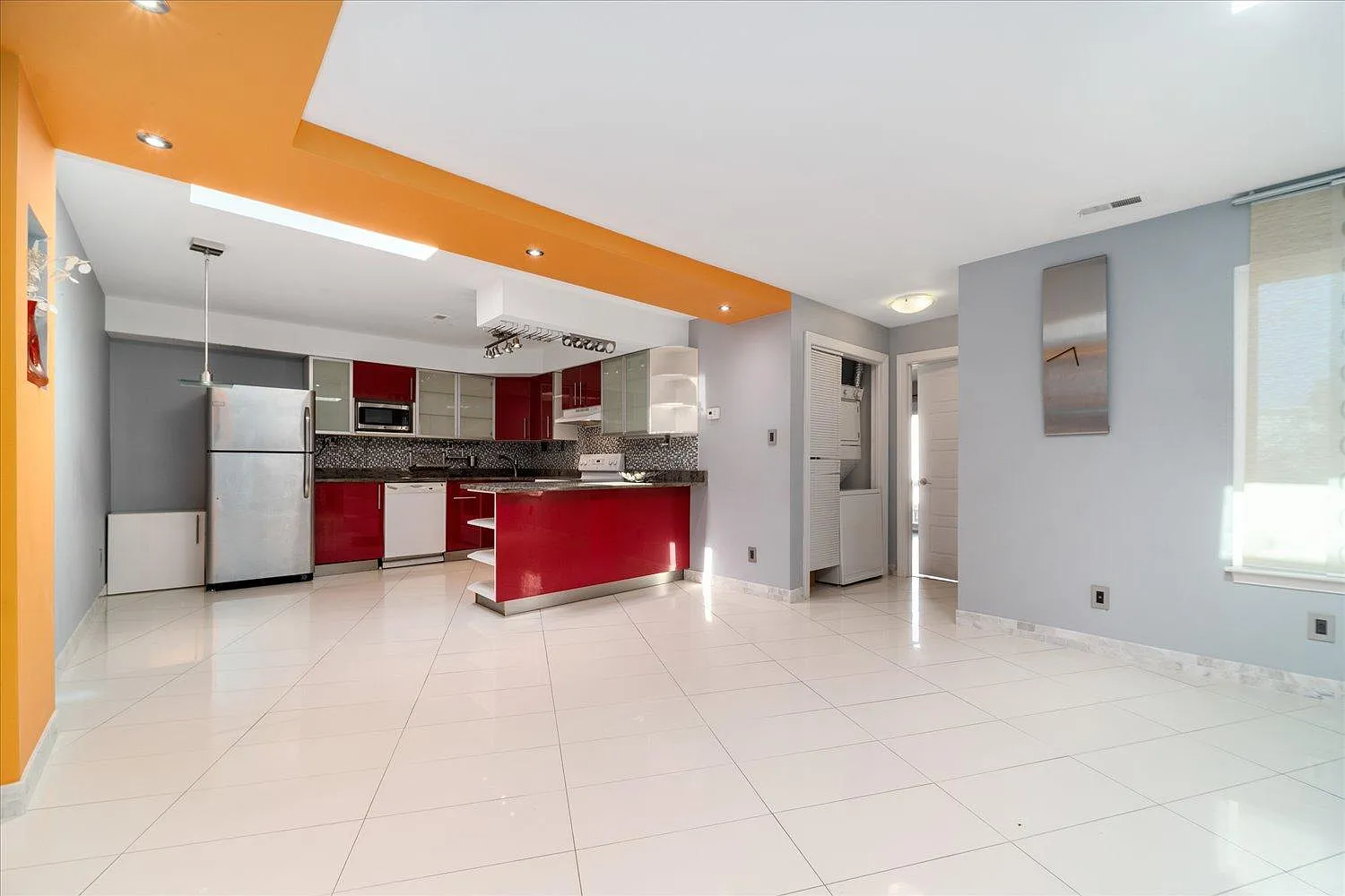 2 bed, 948 sqft, $2,095 — Photo 1
