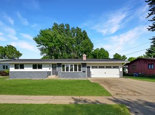1821 11th St SW, Minot, ND 58701