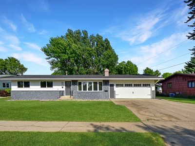 1821 11th St SW, Minot, ND, 58701