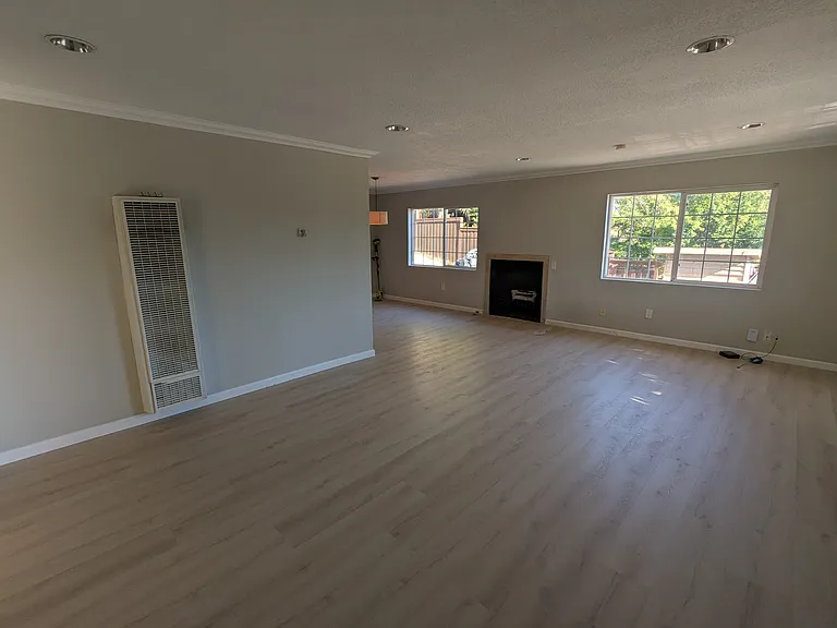 706 Appian Way — Photo 2