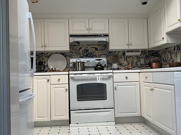 4th image of 103 Central St #3