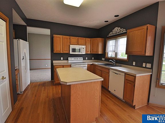 3rd image of 7559 Brummond Dr