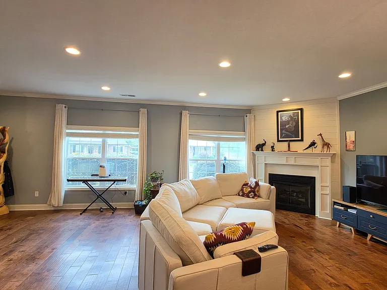 3120 Mayflower Ln — Photo 4