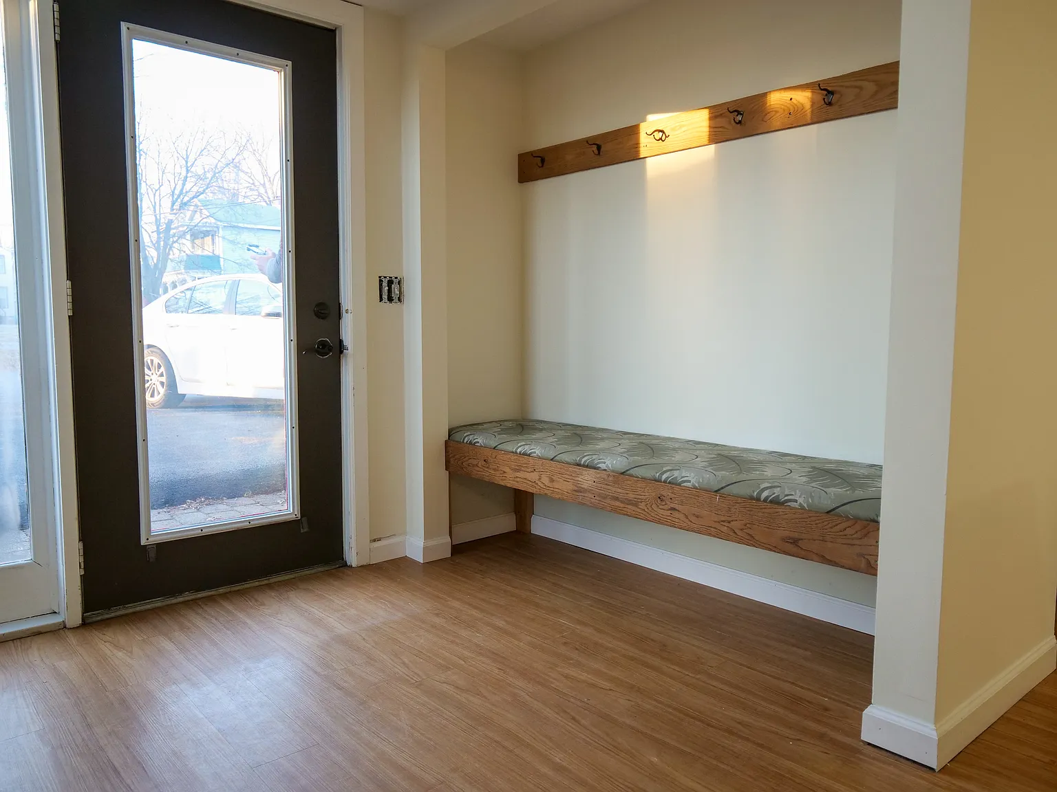 4 bed, 2.5 bath, 3000 sqft, $3,600 — Photo 2
