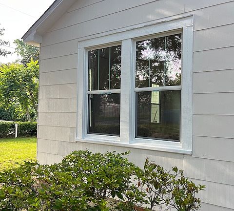 3rd image of 427 W 10th Ave