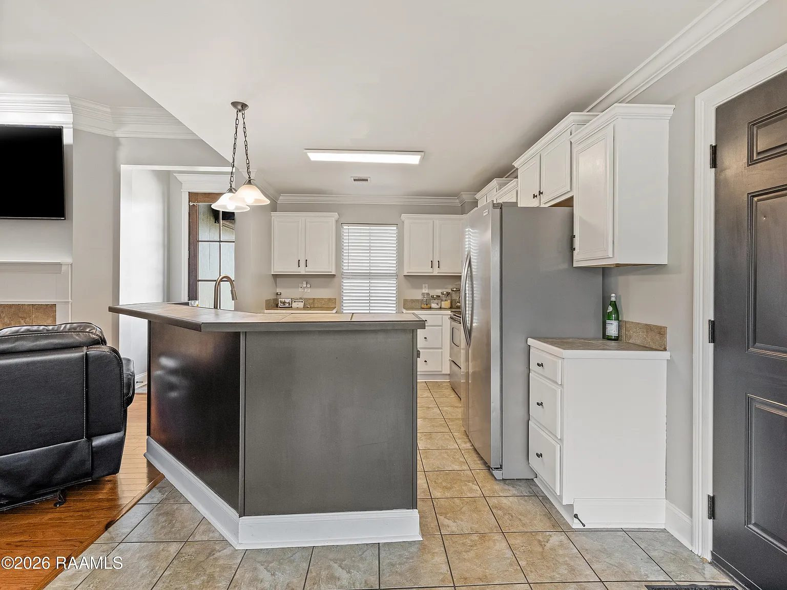 3 bed, 2.0 bath, 1400 sqft, $1,800 — Photo 4