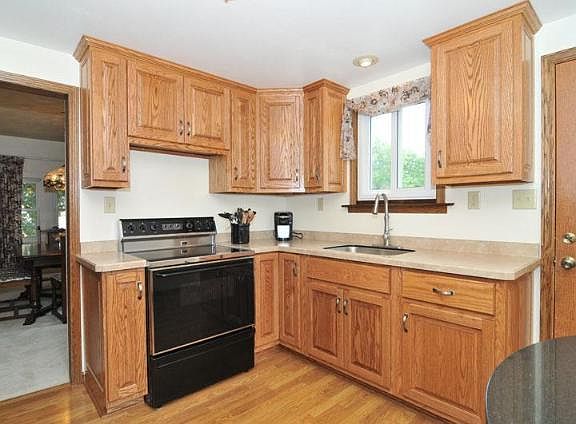 4th image of 2700 S 48th St