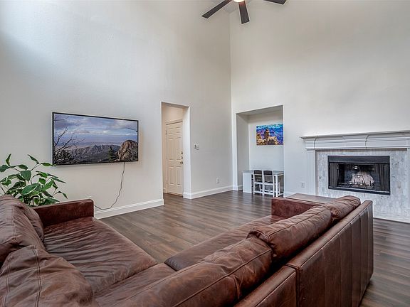 3rd image of 4015 Guadalupe Ln