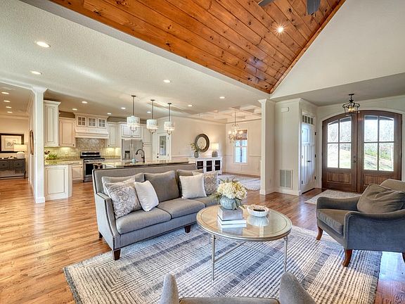 5th image of 215 Harmony Ln