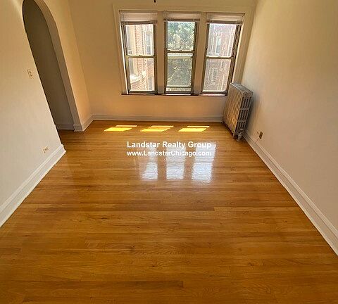 2nd image of 5060.5 N Winchester Ave #1W