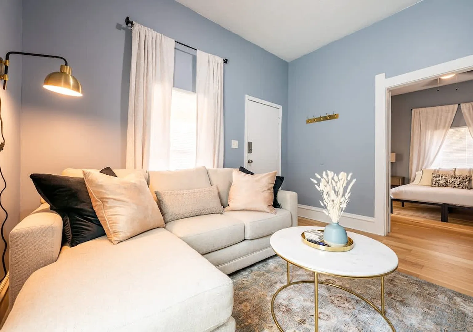 Affordable Cozy Retreat in Indianapolis — Photo 2