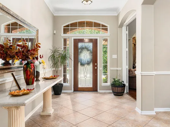 321 Holly Branch Ln, Kemah, TX 77565