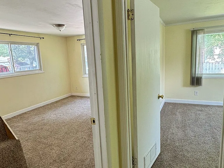 Main stairs to bedrooms 1&2