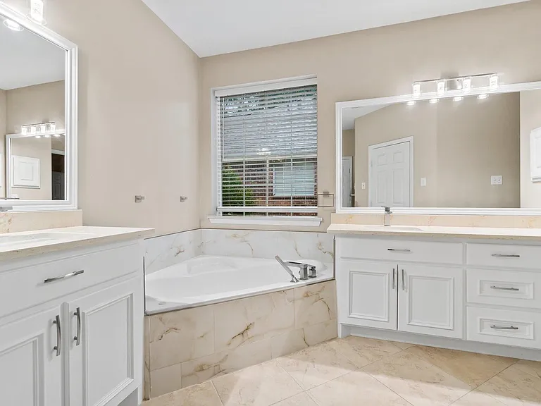 83 Terraglen Dr — Photo 19