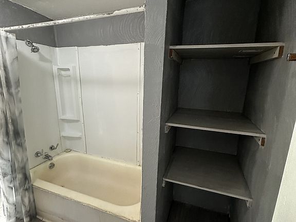 5th image of 1534 W 102nd St