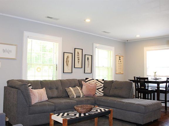 2nd image of 215 Woodlawn Ave