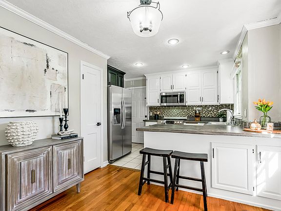 3rd image of 5406 Sherwood Dr