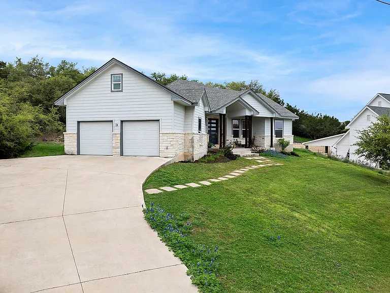 706 Stow Dr — Photo 4