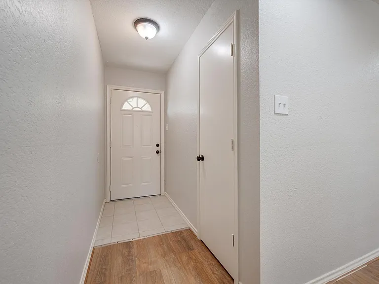 2319 Indigo Ln — Photo 4