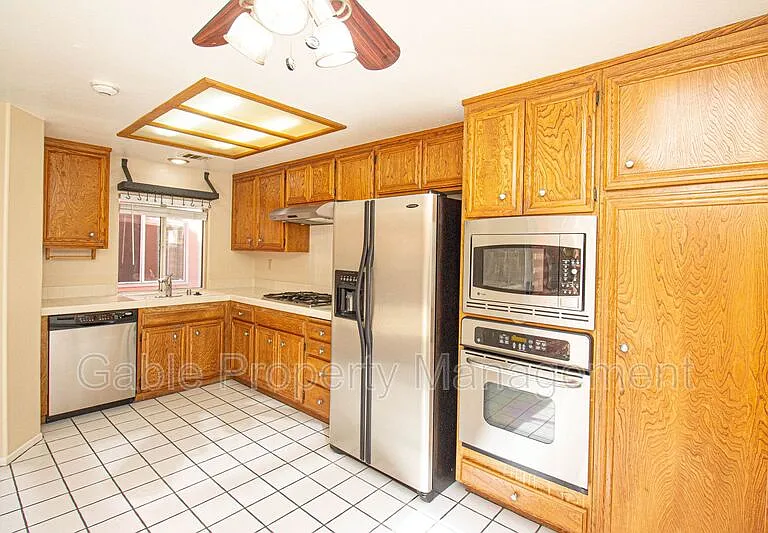 25804 Dickens Ct — Photo 12