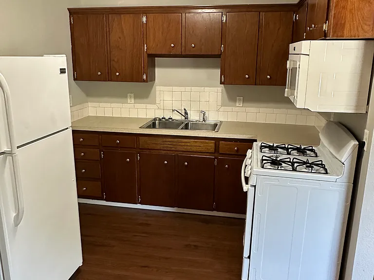 1608 Broadway St #A — Photo 3