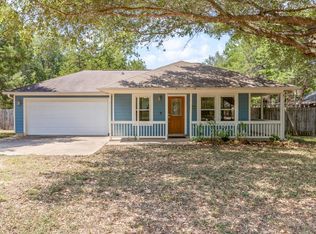135 Kaeleku Ln, Bastrop, TX 78602