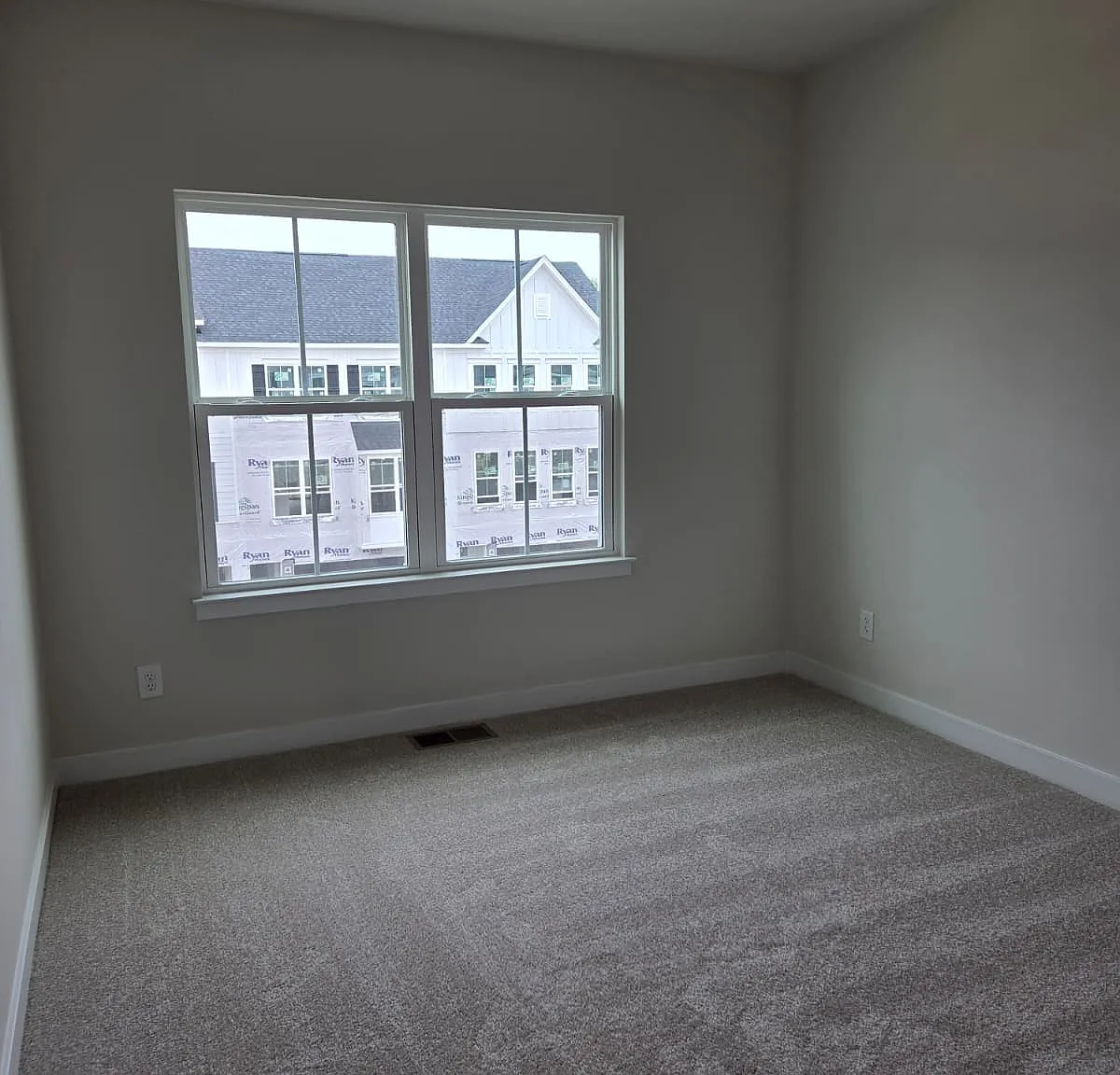 3 bed, 2.5 bath, 2007 sqft, $2,350 — Photo 3