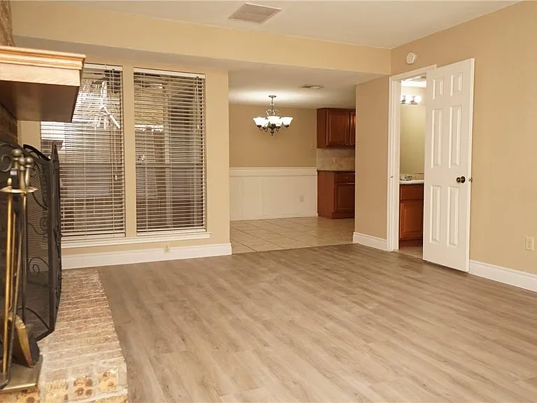 6525 Hart Ln — Photo 7