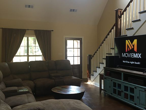 4th image of 10 Knollwood Ln