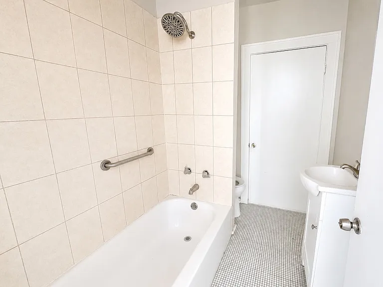 1209 N Carroll Ave — Photo 12