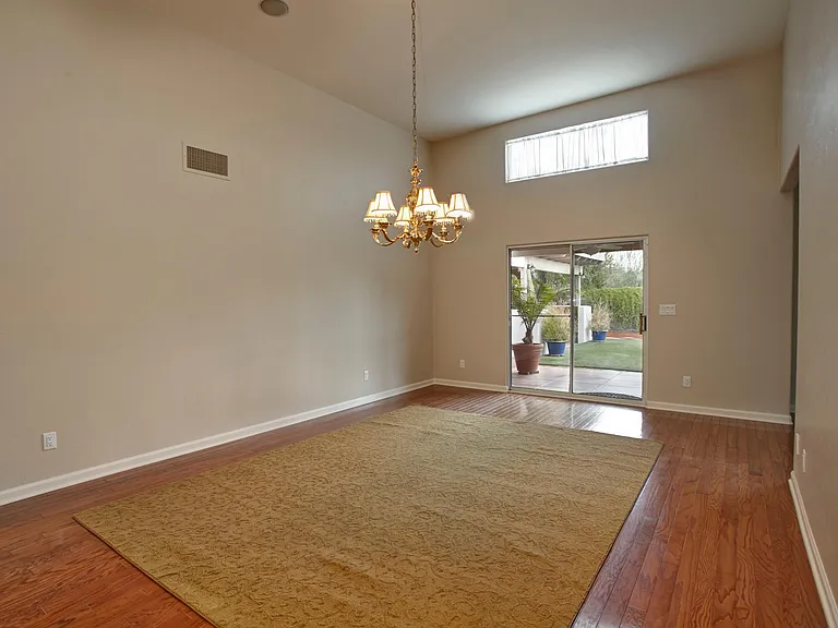 2952 N Saint Augustine Pl — Photo 7