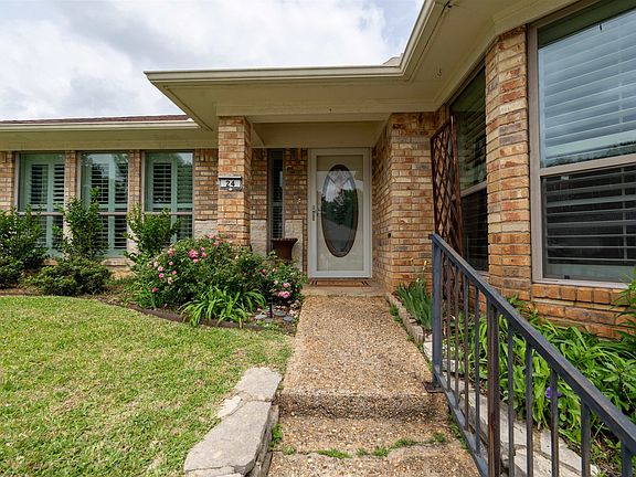 3rd image of 24 Pebble Creek Dr S