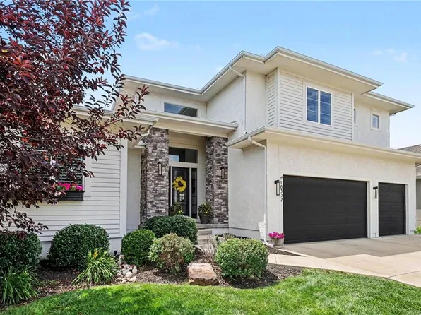 18332 Monrovia St, Overland Park, KS 66013