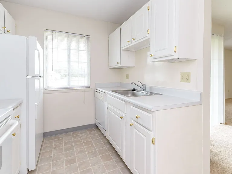Windsor Gardens Apartments — Photo 78