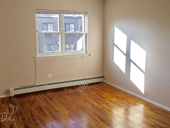 5th image of 2360 White Oak Ct APT 3
