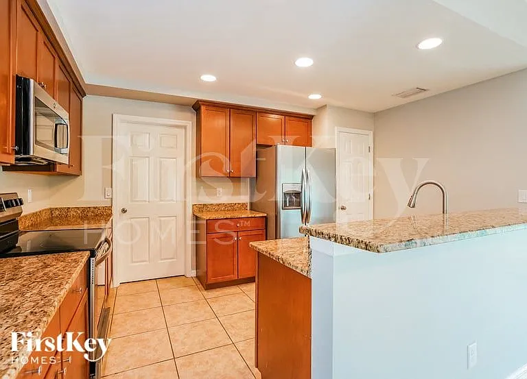 3032 NW 6th Ave — Photo 6