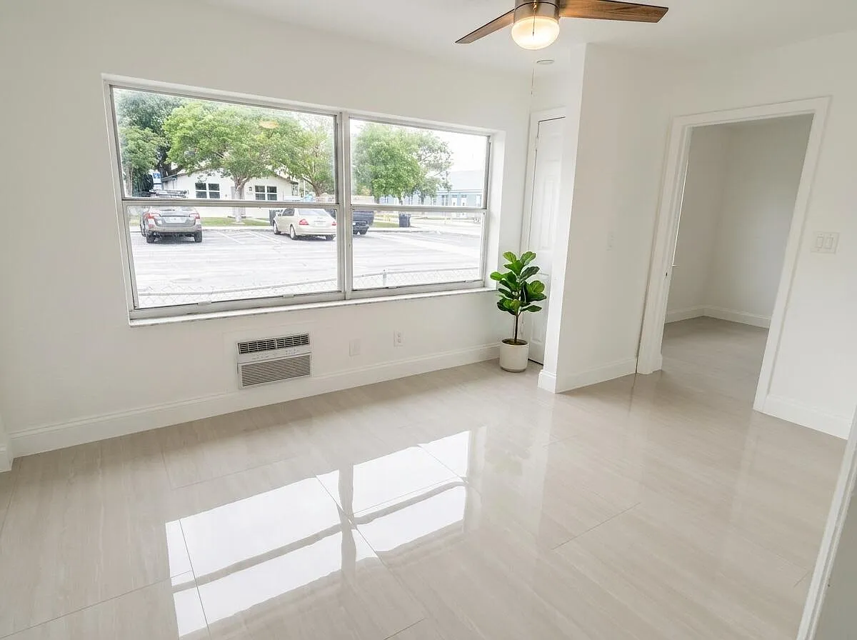 2 bed, 1.0 bath, 950 sqft, $2,200 — Photo 2