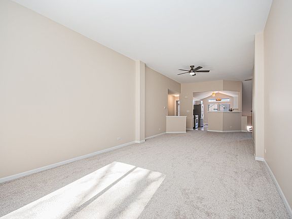 4th image of 1185 Hawthorne Ln #1185