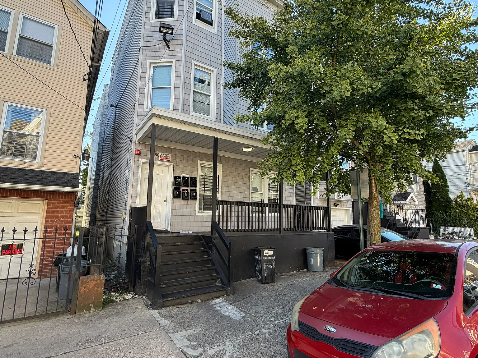 3 bed, 723 sqft, $2,045 — Photo 1