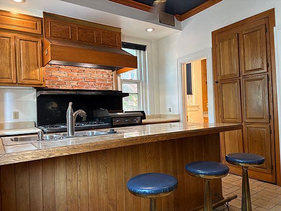 5th image of 1249 York St APT 1