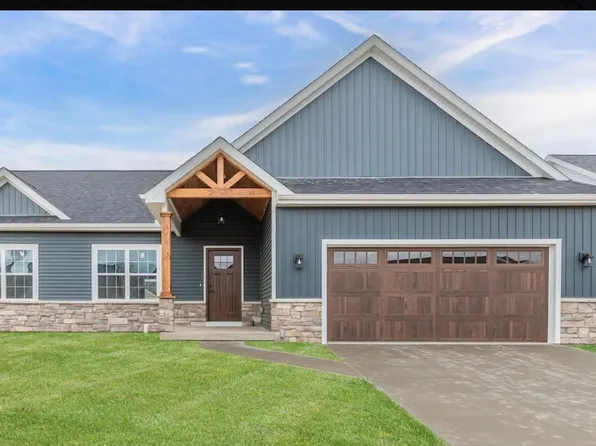 1704 Hillshire Dr, Urbana, IL 61802