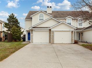 1228 NW Hidden Ridge Cir, Blue Springs, MO 64015