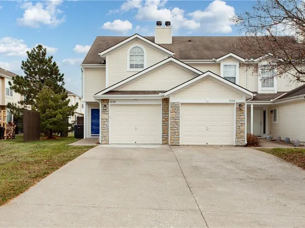 1228 NW Hidden Ridge Cir, Blue Springs, MO 64015