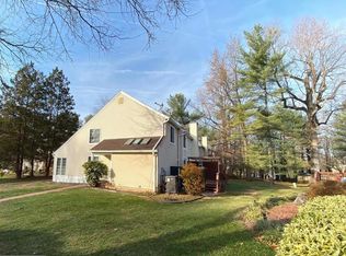 10017 Beacon Pond Ln, Burke, VA 22015