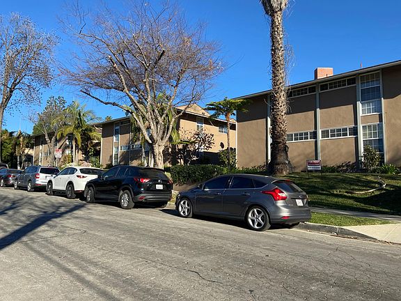4th image of 380 Cliff Dr APT 2