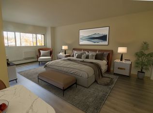 124 Springfield Rd #810, Ottawa, ON K1M2C8