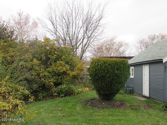 3rd image of 1339 Emerald Ave NE