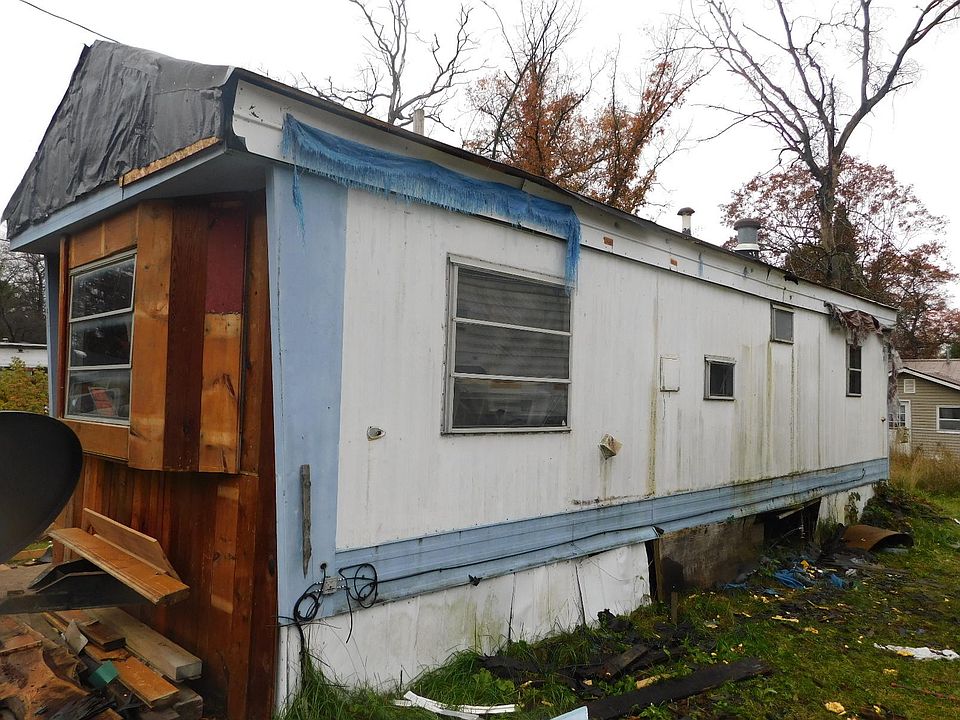 2nd image of 411 Maple St