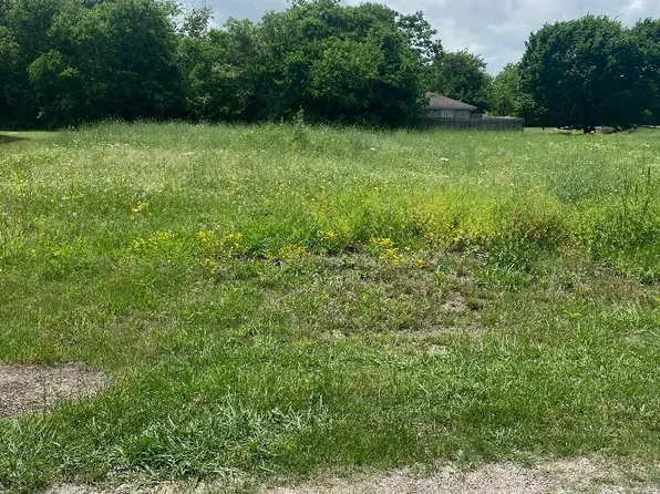 2734 Pike Dr, Lancaster, TX 75134